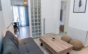 Kosmos Service Apartment Near Turkish Consulat And Saint Dimitrious Church With Additional Cost Parking
